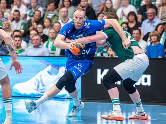 Handball, HBL, Frisch Auf! Göppingen - TVB 1898 Stuttgart #3 Lenny Rubin (TVB Stuttgart, 44) im Zweikampf mit Erik Persson (Frisch Auf Goeppingen, 22), Frisch Auf Goeppingen vs. TVB Stuttgart, Handball, 1. Bundesliga, Herren, Spielzeit 2025 2026, 03.06.2026, Frisch Auf Goeppingen vs. TVB Stuttgart, Handball, 1. Bundesliga, Herren, Spielzeit 2025 2026, 03.06.2026 Goeppingen Copyright: xEibner-Pressefoto MichaelxSchmidx EP_MST