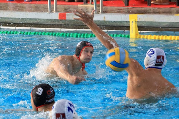 Wasserball, 1. WBB, Spandau 04 - Waspo Hannover DEU, DWV, 1.WBB, Spandau04 vs. Waspo Hannover, 03.06.2026, Schwimmhalle-Schoeneberg, Berlin, DEU, DWV, 1.WBB, Spandau04 vs. Waspo Hannover, im Bild Yannek Chiru (Spandau04 8), Mark Gansen (Waspo Hannover 12)