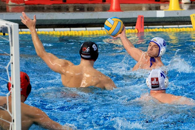 Wasserball, 1. WBB, Spandau 04 - Waspo Hannover DEU, DWV, 1.WBB, Spandau04 vs. Waspo Hannover, 03.06.2026, Schwimmhalle-Schoeneberg, Berlin, DEU, DWV, 1.WBB, Spandau04 vs. Waspo Hannover, im Bild Yannek Chiru (Spandau04 8), Antonio Buha(Waspo Hannover 8)
