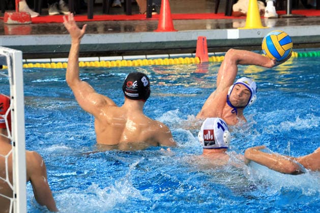 Wasserball, 1. WBB, Spandau 04 - Waspo Hannover DEU, DWV, 1.WBB, Spandau04 vs. Waspo Hannover, 03.06.2026, Schwimmhalle-Schoeneberg, Berlin, DEU, DWV, 1.WBB, Spandau04 vs. Waspo Hannover, im Bild Yannek Chiru (Spandau04 8), Antonio Buha(Waspo Hannover 8), Sam van den Berg (Waspo Hannover 11)