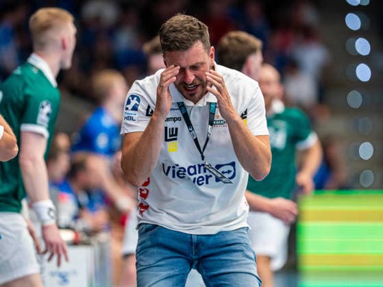 Handball, HBL, Frisch Auf! Göppingen - TVB 1898 Stuttgart #3 Ben Matschke, Cheftrainer (Frisch Auf Goeppingen) aergert sich masslos, Frisch Auf Goeppingen vs. TVB Stuttgart, Handball, 1. Bundesliga, Herren, Spielzeit 2025 2026, 03.06.2026, Frisch Auf Goeppingen vs. TVB Stuttgart, Handball, 1. Bundesliga, Herren, Spielzeit 2025 2026, 03.06.2026 Goeppingen Copyright: xEibner-Pressefoto MichaelxSchmidx EP_MST
