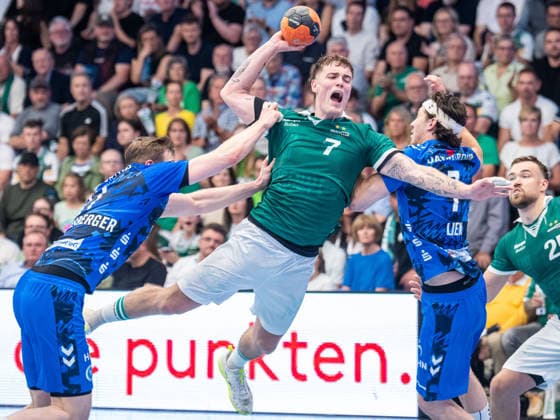 Handball, HBL, Frisch Auf! Göppingen - TVB 1898 Stuttgart #3 Victor Kloeve (Frisch Auf Goeppingen, 07) im Duell mit Samuel Roethlisberger (TVB Stuttgart, 17), Frisch Auf Goeppingen vs. TVB Stuttgart, Handball, 1. Bundesliga, Herren, Spielzeit 2025 2026, 03.06.2026, Frisch Auf Goeppingen vs. TVB Stuttgart, Handball, 1. Bundesliga, Herren, Spielzeit 2025 2026, 03.06.2026 Goeppingen Copyright: xEibner-Pressefoto MichaelxSchmidx EP_MST