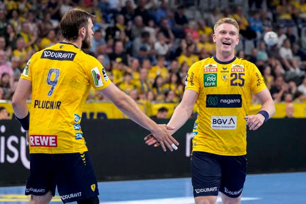 Handball, HBL, Rhein-Neckar Löwen - TSV Hannover-Burgdorf #4 v.li.: Steven Plucnar Jacobsen (RNL, 9), Torschütze Haukur Thrastarson (RNL, 25), Spieler der Rhein-Neckar-Löwen, jubeln über ein Tor, Jubel, Torjubel, Torerfolg, celebrate the goal, goal, celebration, jubelt ueber das Tor, Freuen, Freude, freut sich, optimistisch, positiv, Spielszene, Highlight, Action, Aktion, 03.06.2026, Mannheim (Deutschland), Handball, Bundesliga, Rhein-Neckar Löwen - TSV Hannover-Burgdorf