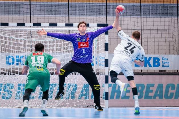 Handball, HBL, TSV GWD Minden - THW Kiel #5 (L-R) Jakub Sterba (GWD Minden, 19), Malte Semisch (GWD Minden, 01), Lukas Zerbe (THW Kiel, 24) waehrend der Ausfuehrung eines Siebenmeters GER, GWD Minden vs. THW Kiel, Handball, 1. Bundesliga, 33. Spieltag, Spielzeit 2025 2026, 03.06.2026 GER, GWD Minden vs. THW Kiel, Handball, 1. Bundesliga, 33. Spieltag, Spielzeit 2025 2026, 03.06.2026 Minden Copyright: xEibner-Pressefoto JanxRollingerx EP_JSK