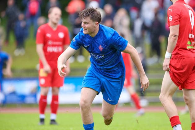 Fußball, Oberliga, Relegation, Blumenthaler SV - 1. FC Germania Egestorf-Langreder #2 Torschütze Tristan Schaper (Blumenthaler SV, 9) mit Torjubel, Jubel, jubeln, jubelt, optimistisch, Spielszene, Highlight, Freude über das Tor zum 2:1, 03.06.2026, Bremen (Deutschland), Fussball, Aufstiegsrunde Regionalliga Nord, Blumenthaler SV - 1. FC Germania Egestorf-Langreder