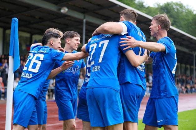 Fußball, Oberliga, Relegation, Blumenthaler SV - 1. FC Germania Egestorf-Langreder #2 Spieler von Blumenthaler SV mit Torjubel, Jubel, jubeln, jubelt, optimistisch, Spielszene, Highlight, Freude über das Tor zum 2:1, 03.06.2026, Bremen (Deutschland), Fussball, Aufstiegsrunde Regionalliga Nord, Blumenthaler SV - 1. FC Germania Egestorf-Langreder