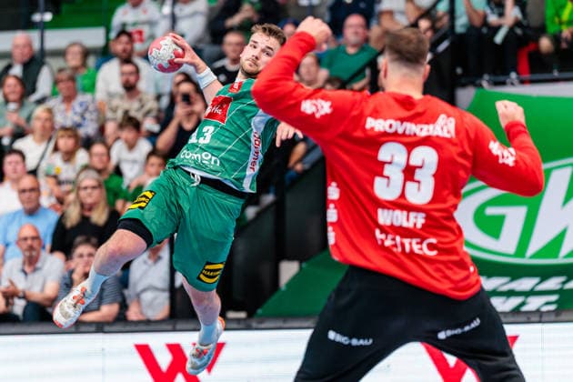 Handball, HBL, TSV GWD Minden - THW Kiel #5 (L-R) Ian Weber (GWD Minden, 13) im Torwurf gegen Andreas Wolff (THW Kiel, 33) GER, GWD Minden vs. THW Kiel, Handball, 1. Bundesliga, 33. Spieltag, Spielzeit 2025 2026, 03.06.2026 GER, GWD Minden vs. THW Kiel, Handball, 1. Bundesliga, 33. Spieltag, Spielzeit 2025 2026, 03.06.2026 Minden Copyright: xEibner-Pressefoto JanxRollingerx EP_JSK