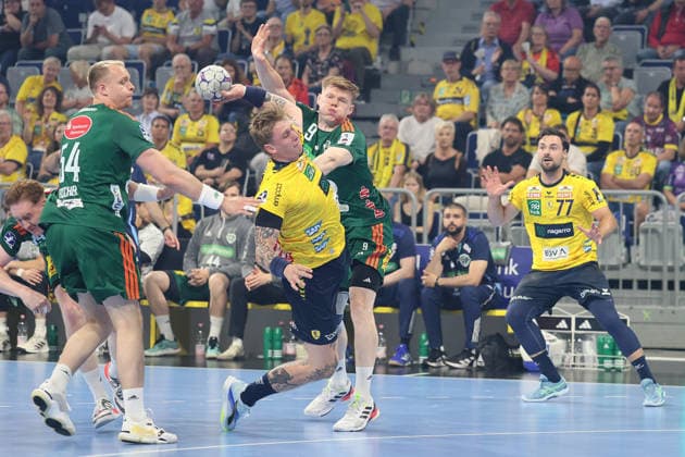 Handball, HBL, Rhein-Neckar Löwen - TSV Hannover-Burgdorf #6 v.li. Edwin Aspenbaeck (Rhein Neckar Loewen, 78, Vilhelm Poulsen (TSV Hannover-Burgdorf, 9) GER, Rhein Neckar Loewen gegen TSV Hannover-Burgdorf, Handball, 1.Bundesliga, Spielzeit 2025 2026, 03.05.2026 GER, Rhein Neckar Loewen vs. TSV Hannover-Burgdorf, 1.Bundesliga, Spielzeit 2025 2026, 03.05.2026 Mannheim Copyright: xEibner-Pressefoto JoergxHirschx EP_JHH