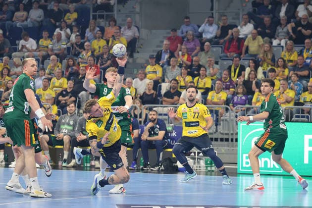 Handball, HBL, Rhein-Neckar Löwen - TSV Hannover-Burgdorf #6 v.li. Edwin Aspenbaeck (Rhein Neckar Loewen, 78, Vilhelm Poulsen (TSV Hannover-Burgdorf, 9) GER, Rhein Neckar Loewen gegen TSV Hannover-Burgdorf, Handball, 1.Bundesliga, Spielzeit 2025 2026, 03.05.2026 GER, Rhein Neckar Loewen vs. TSV Hannover-Burgdorf, 1.Bundesliga, Spielzeit 2025 2026, 03.05.2026 Mannheim Copyright: xEibner-Pressefoto JoergxHirschx EP_JHH