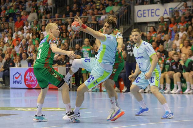 Handball, HBL, SC Magdeburg - VfL Gummersbach 03.06.2026, xtgx, Handball, Daikin HBL, SC Magdeburg - VfL Gummersbach v.l. Julian Koester (Köster, Gummersbach, 7) wirft Tor, Torschuetze, erzielt Tor, Treffer, scores the goal Magdeburg