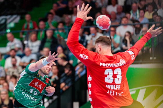 Handball, HBL, TSV GWD Minden - THW Kiel #5 (L-R) Ian Weber (GWD Minden, 13) im Torwurf gegen Andreas Wolff (THW Kiel, 33) GER, GWD Minden vs. THW Kiel, Handball, 1. Bundesliga, 33. Spieltag, Spielzeit 2025 2026, 03.06.2026 GER, GWD Minden vs. THW Kiel, Handball, 1. Bundesliga, 33. Spieltag, Spielzeit 2025 2026, 03.06.2026 Minden Copyright: xEibner-Pressefoto JanxRollingerx EP_JSK