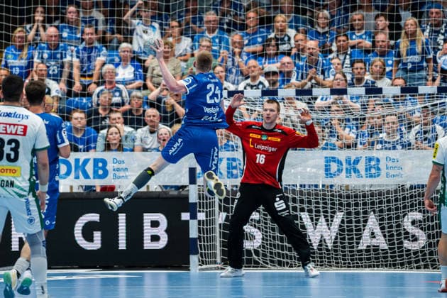 Handball, HBL, TBV Lemgo - SC DHfK Leipzig #2 TBV Lemgo Lippe (GER) vs. SC DHfK Leipzig (GER), Handball, Daikin Handball Bundesliga, 33. Spieltag, 3.6.2026, Saision 2025 2026, Lemgo Niels Versteijnen (TBV Lemgo Lippe, 25) im Torwurf gegen Tomas Mrkva (SC DHfK Leipzig, 16) Lemgo Phoenix Contact Arena Deutschland