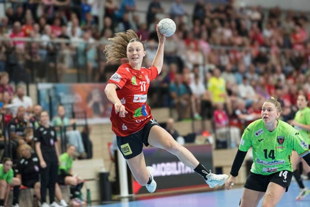 Handball, Frauen, HBF, Relegation, SV Union Halle-Neustadt - Füchse Berlin #2 Emma Hertha (Halle, 17), Michelle Stefes (Berlin, 14), SV Union Halle-Neustadt vs. Füchse Berlin, Spreefüxxe, Handball Bundesliga Frauen, Relegation, Hinspiel, Saison 2025 26, 03.06.2026 Halle SWH Arena Sachsen-Anhalt Deutschland