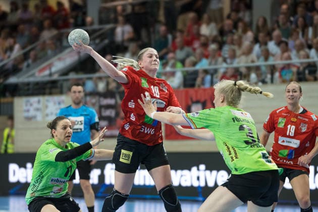 Handball, Frauen, HBF, Relegation, SV Union Halle-Neustadt - Füchse Berlin #2 Angela Cappellaro (Berlin, 17), Viktoria Marksteiner (Halle, 10), Jonna Schraube (Berlin, 34), SV Union Halle-Neustadt vs. Füchse Berlin, Spreefüxxe, Handball Bundesliga Frauen, Relegation, Hinspiel, Saison 2025 26, 03.06.2026 Halle SWH Arena Sachsen-Anhalt Deutschland