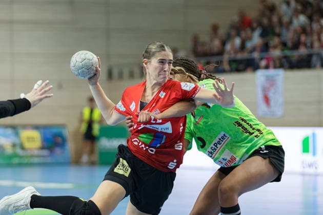 Handball, Frauen, HBF, Relegation, SV Union Halle-Neustadt - Füchse Berlin #2 Tabea Wipper (Halle, 22), Naomi Conze (Berlin, 5), SV Union Halle-Neustadt vs. Füchse Berlin, Spreefüxxe, Handball Bundesliga Frauen, Relegation, Hinspiel, Saison 2025 26, 03.06.2026 Halle SWH Arena Sachsen-Anhalt Deutschland