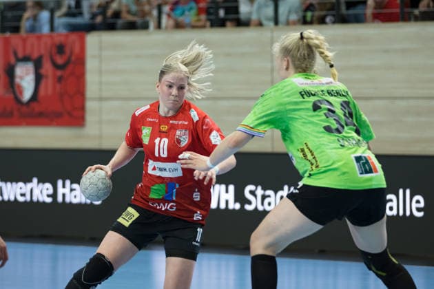 Handball, Frauen, HBF, Relegation, SV Union Halle-Neustadt - Füchse Berlin #2 Viktoria Marksteiner (Halle, 10), Jonna Schraube (Berlin, 34), SV Union Halle-Neustadt vs. Füchse Berlin, Spreefüxxe, Handball Bundesliga Frauen, Relegation, Hinspiel, Saison 2025 26, 03.06.2026 Halle SWH Arena Sachsen-Anhalt Deutschland