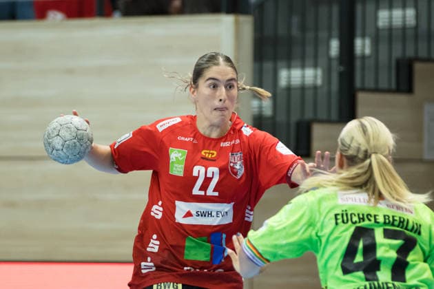 Handball, Frauen, HBF, Relegation, SV Union Halle-Neustadt - Füchse Berlin #2 Tabea Wipper (Halle, 22), Anouk Nieuwenweg (Berlin, 47), SV Union Halle-Neustadt vs. Füchse Berlin, Spreefüxxe, Handball Bundesliga Frauen, Relegation, Hinspiel, Saison 2025 26, 03.06.2026 Halle SWH Arena Sachsen-Anhalt Deutschland