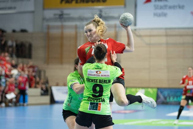 Handball, Frauen, HBF, Relegation, SV Union Halle-Neustadt - Füchse Berlin #2 Lucy Gündel (Berlin, 11), Cara Reuthal (Halle, 26), Anais Gouveia (Berlin, 9), SV Union Halle-Neustadt vs. Füchse Berlin, Spreefüxxe, Handball Bundesliga Frauen, Relegation, Hinspiel, Saison 2025 26, 03.06.2026 Halle SWH Arena Sachsen-Anhalt Deutschland