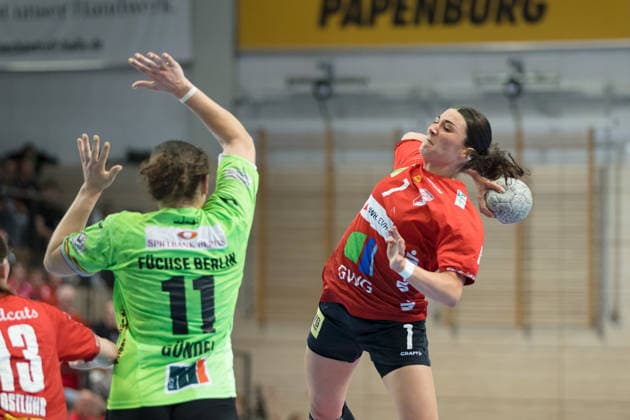 Handball, Frauen, HBF, Relegation, SV Union Halle-Neustadt - Füchse Berlin #2 Lucy Gündel (Berlin, 11), Engelina Alida Corona Molenaar (Halle, 7), SV Union Halle-Neustadt vs. Füchse Berlin, Spreefüxxe, Handball Bundesliga Frauen, Relegation, Hinspiel, Saison 2025 26, 03.06.2026 Halle SWH Arena Sachsen-Anhalt Deutschland