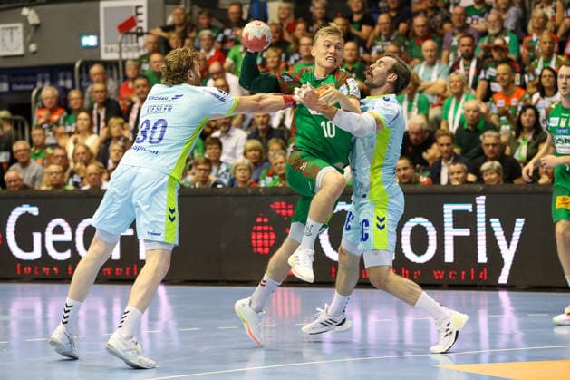 Handball, HBL, SC Magdeburg - VfL Gummersbach #2 03.06.2026, xgox, Handball - Daikin HBL SC Magdeburg - VfL Gummersbach emspor, v.l. Tom Kiesler (Gummersbach, 30) ,Gisli Thorgeir Kristjansson (Magdeburg, 10), Teitur Orn Einarsson (Gummersbach, 14) Zweikampf, Duell, Kampf, tackle Magdeburg