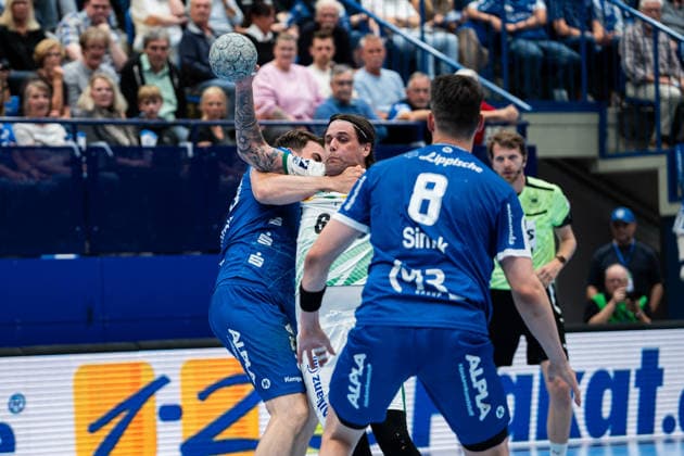 Handball, HBL, TBV Lemgo - SC DHfK Leipzig #2 TBV Lemgo Lippe (GER) vs. SC DHfK Leipzig (GER), Handball, Daikin Handball Bundesliga, 33. Spieltag, 3.6.2026, Saision 2025 2026, Lemgo Hendrik Wagner (TBV Lemgo Lippe, 28) verteidigt gegen Dean Bombac (SC DHfK Leipzig, 67) Lemgo Phoenix Contact Arena Deutschland
