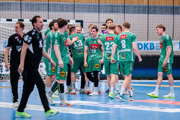 Handball, HBL, TSV GWD Minden - THW Kiel #5 Die Mannschaft von GWD Minden jubelt nach Spielende ueber den 34:30 Sieg GER, GWD Minden vs. THW Kiel, Handball, 1. Bundesliga, 33. Spieltag, Spielzeit 2025 2026, 03.06.2026 GER, GWD Minden vs. THW Kiel, Handball, 1. Bundesliga, 33. Spieltag, Spielzeit 2025 2026, 03.06.2026 Minden Copyright: xEibner-Pressefoto JanxRollingerx EP_JSK