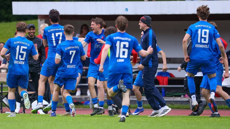 Fußball, Oberliga, Relegation, Blumenthaler SV - 1. FC Germania Egestorf-Langreder #2 Spieler von Blumenthaler SV mit Torjubel, Jubel, jubeln, jubelt, optimistisch, Spielszene, Highlight, Freude über das Tor zum 3:2, 03.06.2026, Bremen (Deutschland), Fussball, Aufstiegsrunde Regionalliga Nord, Blumenthaler SV - 1. FC Germania Egestorf-Langreder