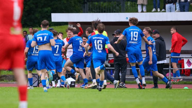 Fußball, Oberliga, Relegation, Blumenthaler SV - 1. FC Germania Egestorf-Langreder #2 Spieler von Blumenthaler SV mit Torjubel, Jubel, jubeln, jubelt, optimistisch, Spielszene, Highlight, Freude über das Tor zum 3:2, 03.06.2026, Bremen (Deutschland), Fussball, Aufstiegsrunde Regionalliga Nord, Blumenthaler SV - 1. FC Germania Egestorf-Langreder