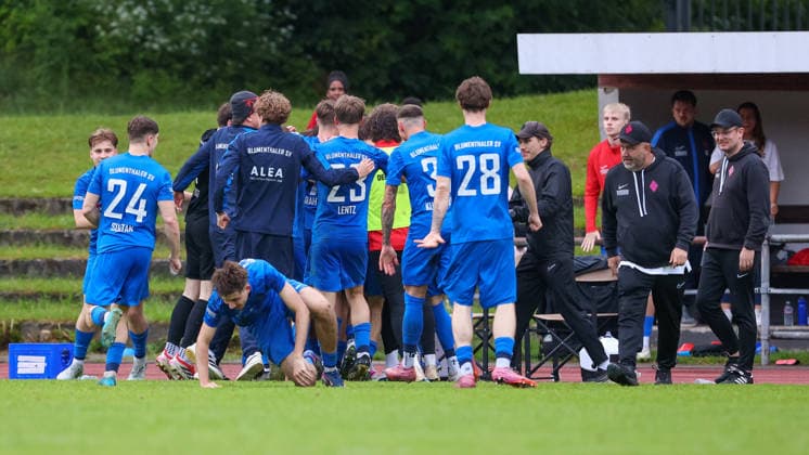 Fußball, Oberliga, Relegation, Blumenthaler SV - 1. FC Germania Egestorf-Langreder #2 Spieler von Blumenthaler SV mit Torjubel, Jubel, jubeln, jubelt, optimistisch, Spielszene, Highlight, Freude über das Tor zum 3:2, 03.06.2026, Bremen (Deutschland), Fussball, Aufstiegsrunde Regionalliga Nord, Blumenthaler SV - 1. FC Germania Egestorf-Langreder