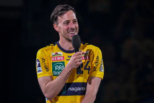 Patrick Groetzki (RNL, 24), Spieler der Rhein-Neckar-Löwen, Einzelbild, Einzelfoto, bei seiner Verabschiedung, Abschied vom Verein, Aktion, Action, Freude, freuen, freut sich, freundlich, fröhlich, glücklich, strahlend, optimistisch, 03.06.2026, Mannheim (Deutschland), Handball, Bundesliga, Rhein-Neckar Löwen - TSV Hannover-Burgdorf