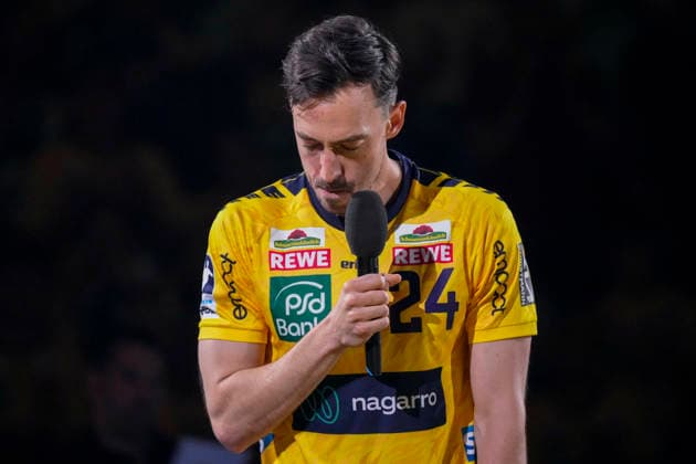 Patrick Groetzki (RNL, 24) spricht über seinen Vater und wird emotional, Einzelbild, Einzelfoto, bei seiner Verabschiedung, Abschied vom Verein, Aktion, Action, 03.06.2026, Mannheim (Deutschland), Handball, Bundesliga, Rhein-Neckar Löwen - TSV Hannover-Burgdorf