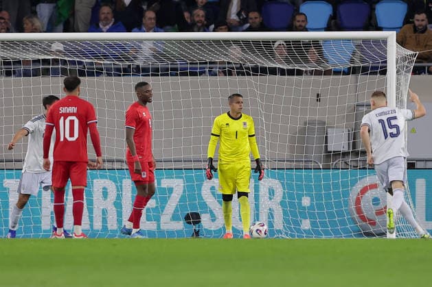 Fußball, Testspiel, Luxemburg - Italien #4 Anthony Moris (Torwart Luxemburg 1) und Christopher Martins (Luxemburg 8) sind ist enttaeuscht, frustriert, Entaeuschung, Frust, Emotionen nach GEgentor Fussball, Saison 2025-2026, Freundschaftsspiel, Länderspiel 03.06.2026 Nationalmannschaft Luxemburg - Italien (LUX vs ITA) Stade de Luxembourg, Luxemburg