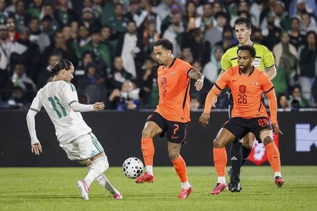 Fußball, Testspiel, Niederlande - Algerien #5 ROTTERDAM - (lr) Anis Hadj Moussa of Algeria, Justin Kluivert of the Netherlands, Jorrel Hato of the Netherlands, and referee Jakob Semler during the friendly international match, Länderspiel, Nationalmannschaft between the Netherlands and Algeria at Feyenoord stadium De Kuip on June 3, 2026, in Rotterdam, the Netherlands. The Dutch national team, Nationalteam is preparing for the 2026 FIFA World Cup, WM, Weltmeisterschaft, Fussball BAS CZERWINSKI ANP International Friendly, Länderspiel, Nationalmannschaft 2026 xVIxANPxSportx xxANPxIVx 560018571 originalFilename: 560018571.jpg