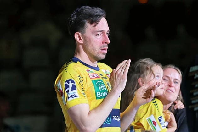 Verabschiedung von Patrick Groetzki (Rhein Neckar Loewen, 24), Emotionen,Freude,Traenen. GER, Rhein Neckar Loewen gegen TSV Hannover-Burgdorf, Handball, 1.Bundesliga, Spielzeit 2025 2026, 03.05.2026 GER, Rhein Neckar Loewen vs. TSV Hannover-Burgdorf, 1.Bundesliga, Spielzeit 2025 2026, 03.05.2026 Mannheim Copyright: xEibner-Pressefoto JoergxHirschx EP_JHH