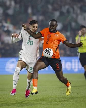 ROTTERDAM - (lr) Adil Boulbina of Algeria and Lutsharel Geertruida of the Netherlands during the friendly international match, Länderspiel, Nationalmannschaft between the Netherlands and Algeria at Feyenoord stadium De Kuip on June 3, 2026, in Rotterdam, the Netherlands. The Dutch national team, Nationalteam is preparing for the 2026 FIFA World Cup, WM, Weltmeisterschaft, Fussball BAS CZERWINSKI ANP International Friendly, Länderspiel, Nationalmannschaft 2026 xVIxANPxSportx xxANPxIVx 560019952 originalFilename: 560019952.jpg
