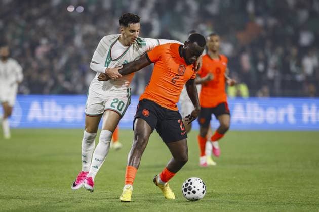 ROTTERDAM - (lr) Adil Boulbina of Algeria and Lutsharel Geertruida of the Netherlands during the friendly international match, Länderspiel, Nationalmannschaft between the Netherlands and Algeria at Feyenoord stadium De Kuip on June 3, 2026, in Rotterdam, the Netherlands. The Dutch national team, Nationalteam is preparing for the 2026 FIFA World Cup, WM, Weltmeisterschaft, Fussball BAS CZERWINSKI ANP International Friendly, Länderspiel, Nationalmannschaft 2026 xVIxANPxSportx xxANPxIVx 560019970 originalFilename: 560019970.jpg
