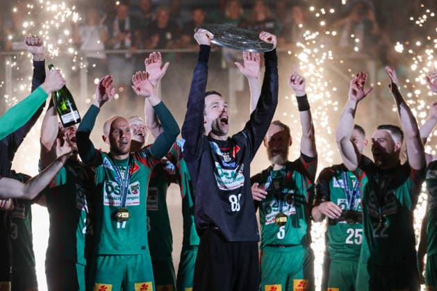 03.06.2026, xtgx, Handball, Daikin HBL, SC Magdeburg - VfL Gummersbach v.l. Siegerehrung um Nikola Portner (Magdeburg, 80) Meisterschale, Schale, Trophäe Jubel über Titelgewinn, Meisterschaft, deutscher Meister, jubelt, celebration Magdeburg