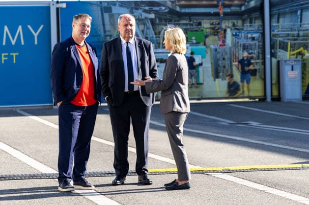 SOCCER - FIFA World Cup, WM, Weltmeisterschaft, Fussball 2026, preview VIENNA,AUSTRIA,04.JUN.26 - SOCCER - FIFA World Cup 2026, USA, Mexico, Canada, preview, farewell OEFB, Oesterreichischer Fussball-Bund. Image shows vice chancellor Andreas Babler (Austria), president Josef Proell (OEFB) and state secretary Michaela Schmidt (Austria). GEPAxpictures xPhilippxBrem