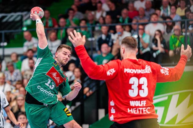 (L-R) Ian Weber (GWD Minden, 13) im Torwurf gegen Andreas Wolff (THW Kiel, 33) GER, GWD Minden vs. THW Kiel, Handball, 1. Bundesliga, 33. Spieltag, Spielzeit 2025 2026, 03.06.2026 GER, GWD Minden vs. THW Kiel, Handball, 1. Bundesliga, 33. Spieltag, Spielzeit 2025 2026, 03.06.2026 Minden Copyright: xEibner-Pressefoto JanxRollingerx EP_JSK