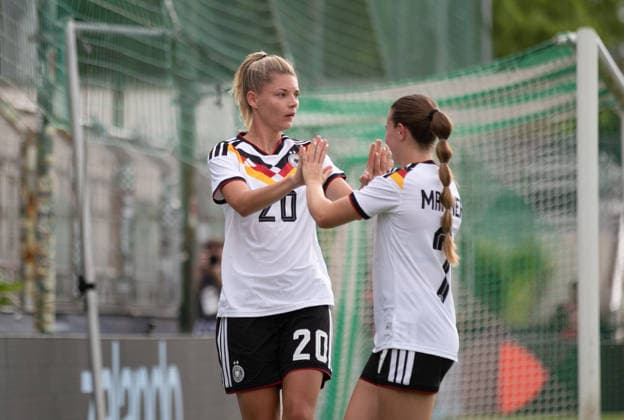 GER, Leipzig, DFB, Fussball, Frauenfussball, internationales Freundschaftsspiel, Deutschland U23 vs. Daenemark U23 im Bild v.l.: Julia Landenberger (Deutschland U23 20), Sarah Mattner (Deutschland U23 07), Torjubel 04.06.2026, Alfred-Kunze Sportpark Leipzig DFB REGULATIONS PROHIBIT ANY USE OF PHOTOGRAPHS AS IMAGE SEQUENCES AND OR QUASI-VIDEO, Copyright: HMBxMedia PaulxFritz