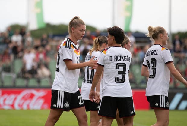 GER, Leipzig, DFB, Fussball, Frauenfussball, internationales Freundschaftsspiel, Deutschland U23 vs. Daenemark U23 im Bild v.l.: Julia Landenberger (Deutschland U23 20), Dilara Acikgoez (Deutschland U23 03), Torjubel 04.06.2026, Alfred-Kunze Sportpark Leipzig DFB REGULATIONS PROHIBIT ANY USE OF PHOTOGRAPHS AS IMAGE SEQUENCES AND OR QUASI-VIDEO, Copyright: HMBxMedia PaulxFritz