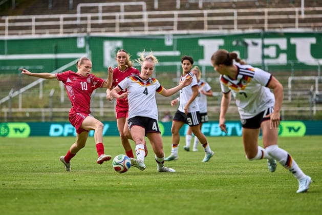 04.06.2026, GER, Frauenfußball, Internationale Testpiele, Freundschaftsspiel, 2026, Deutschland U23 - Dänemark U23 Vanessa Diehm (4, Deutschland U23w), Aktion, mit Ball, Zweikampf Leipzig Alfred-Kunze-Sportpark Sachsen Deutschland