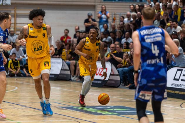 Tylan James Pope (Bozic Estriche Knights Kirchheim, 09) Phillip Montreal Russell (Bozic Estriche Knights Kirchheim, 01) Bjarne Kraushaar (Phoenix Hagen, 04) GER, Bozic Estriche Knights Kirchheim vs. Phoenix Hagen, BARMER 2. Basketball Bundesliga, Playoffs Finale Spiel 1, Saison 2025 2026, 04.06.2026 GER, Bozic Estriche Knights Kirchheim vs. Phoenix Hagen, BARMER 2. Basketball Bundesliga, Playoffs Finale Spiel 1, Saison 2025 2026, 04.06.2026 Kirchheim unter Teck Copyright: xEibner-Pressefoto NinaxSanderx EP_NSR