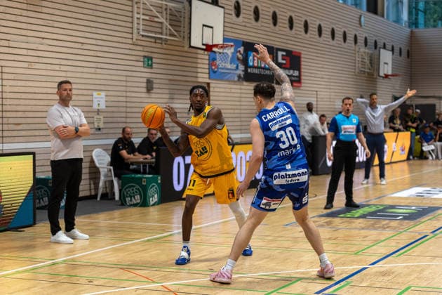 Tyrel Maurice Morgan (Bozic Estriche Knights Kirchheim, 11) Jeffrey Carroll (Phoenix Hagen, 30) GER, Bozic Estriche Knights Kirchheim vs. Phoenix Hagen, BARMER 2. Basketball Bundesliga, Playoffs Finale Spiel 1, Saison 2025 2026, 04.06.2026 GER, Bozic Estriche Knights Kirchheim vs. Phoenix Hagen, BARMER 2. Basketball Bundesliga, Playoffs Finale Spiel 1, Saison 2025 2026, 04.06.2026 Kirchheim unter Teck Copyright: xEibner-Pressefoto NinaxSanderx EP_NSR