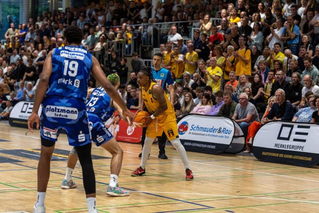Marinus Lucas N Guessan (Phoenix Hagen, 19) Dominick Jordan von Waaden (Phoenix Hagen, 13) Phillip Montreal Russell (Bozic Estriche Knights Kirchheim, 01) GER, Bozic Estriche Knights Kirchheim vs. Phoenix Hagen, BARMER 2. Basketball Bundesliga, Playoffs Finale Spiel 1, Saison 2025 2026, 04.06.2026 GER, Bozic Estriche Knights Kirchheim vs. Phoenix Hagen, BARMER 2. Basketball Bundesliga, Playoffs Finale Spiel 1, Saison 2025 2026, 04.06.2026 Kirchheim unter Teck Copyright: xEibner-Pressefoto NinaxSanderx EP_NSR
