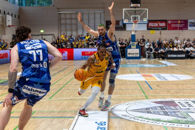 Anzac Joseph Dennis Rissetto (Phoenix Hagen, 77) Phillip Montreal Russell (Bozic Estriche Knights Kirchheim, 01) Dominick Jordan von Waaden (Phoenix Hagen, 13) GER, Bozic Estriche Knights Kirchheim vs. Phoenix Hagen, BARMER 2. Basketball Bundesliga, Playoffs Finale Spiel 1, Saison 2025 2026, 04.06.2026 GER, Bozic Estriche Knights Kirchheim vs. Phoenix Hagen, BARMER 2. Basketball Bundesliga, Playoffs Finale Spiel 1, Saison 2025 2026, 04.06.2026 Kirchheim unter Teck Copyright: xEibner-Pressefoto NinaxSanderx EP_NSR