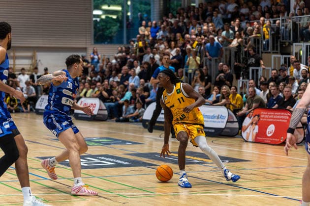 Jeffrey Carroll (Phoenix Hagen, 30) Tyrel Maurice Morgan (Bozic Estriche Knights Kirchheim, 11) GER, Bozic Estriche Knights Kirchheim vs. Phoenix Hagen, BARMER 2. Basketball Bundesliga, Playoffs Finale Spiel 1, Saison 2025 2026, 04.06.2026 GER, Bozic Estriche Knights Kirchheim vs. Phoenix Hagen, BARMER 2. Basketball Bundesliga, Playoffs Finale Spiel 1, Saison 2025 2026, 04.06.2026 Kirchheim unter Teck Copyright: xEibner-Pressefoto NinaxSanderx EP_NSR