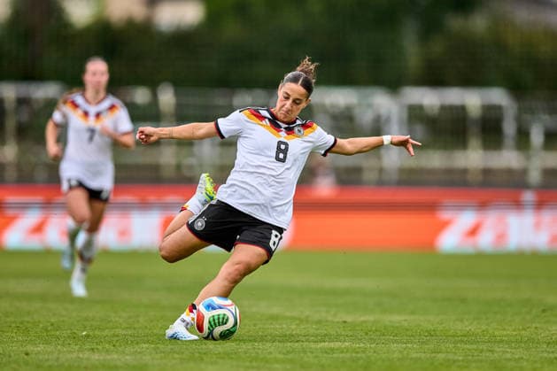 04.06.2026, GER, Frauenfußball, Internationale Testpiele, Freundschaftsspiel, 2026, Deutschland U23 - Dänemark U23 Ilayda Acikgöz (8, Deutschland U23w), Freisteller, Aktion, mit Ball Leipzig Alfred-Kunze-Sportpark Sachsen Deutschland