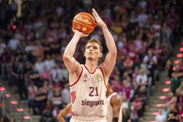 Justus Hollatz (FC Bayern Muenchen, 21) beim Freiwurf. Telekom Baskets Bonn vs. FC Bayern Muenchen, Basketball, e@sy credit BBL, Halbfinale, 3. Spiel, Saison 2025 2026, 04.06.2026 Telekom Baskets Bonn vs. FC Bayern Muenchen, Basketball, e@sy credit BBL, Halbfinale, 3. Spiel, Saison 2025 2026, 04.06.2026 Bonn Copyright: xEibner-Pressefoto ThomasxHaeslerx EP_THR