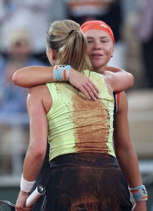 Diana Shnaider of Russia hugs Maja Chwalinska of Poland French Open Tennis, Day Twelve, Tennis, Roland Garros, Paris, France - 04 Jun 2026Paris Roland Garros France EDITORIAL USE ONLY No use with unauthorised audio, video, data, fixture lists, club league logos or live services. Online in-match use limited to 120 images, no video emulation. No use in betting, games or single club league player publications. Copyright: xEllaxLing Shutterstockx 16906559ce